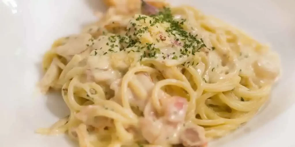 Klassisches Spaghetti Carbonara Rezept – cremige Pasta mit Ei, Parmesan und Speck