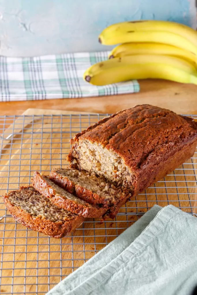 Bananenbrot ohne Ei Rezept – saftiges, veganes Brot mit reifen Bananen