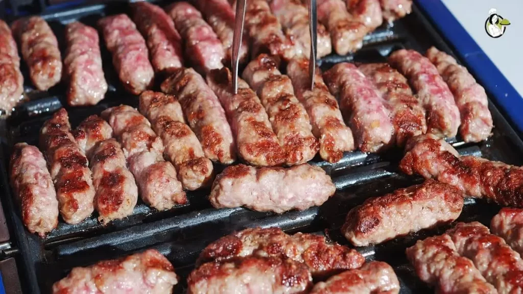 Cevapcici auf dem Grill – Würzige Balkanspezialität perfekt gegrillt