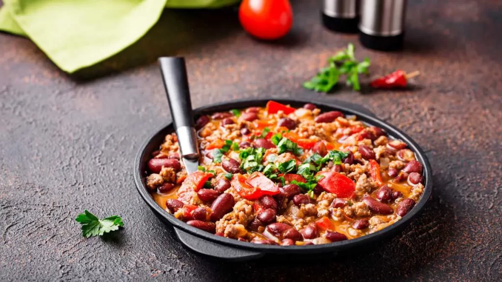 Klassische Chili sin Carne – Herzhaftes vegetarisches Chili mit Bohnen, Tomaten und Gewürzen