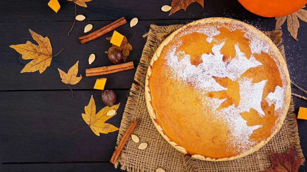 Köstlicher Kürbiskuchen, goldbraun gebacken und saftig, ideal für die Herbstsaison