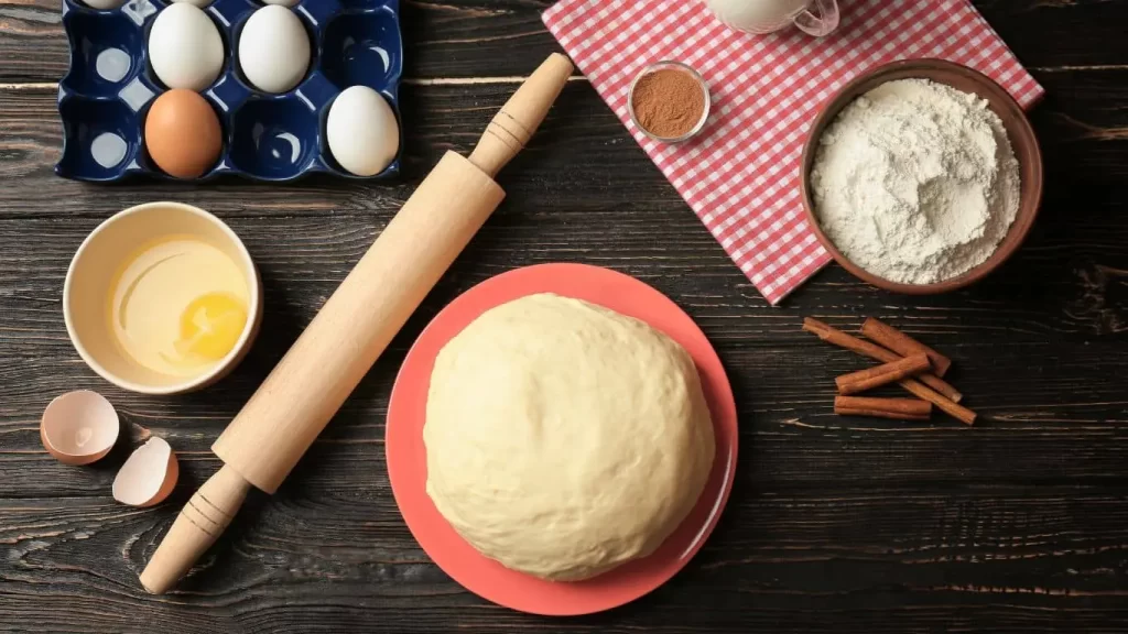 Zutaten für Zimtschnecken: Mehl, Zucker, Zimt, Butter und Hefe