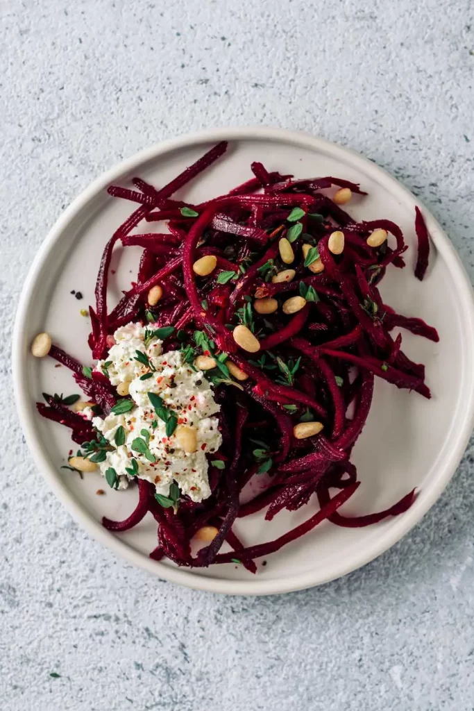  Einfacher roher Rote Bete Salat mit wenigen Zutaten