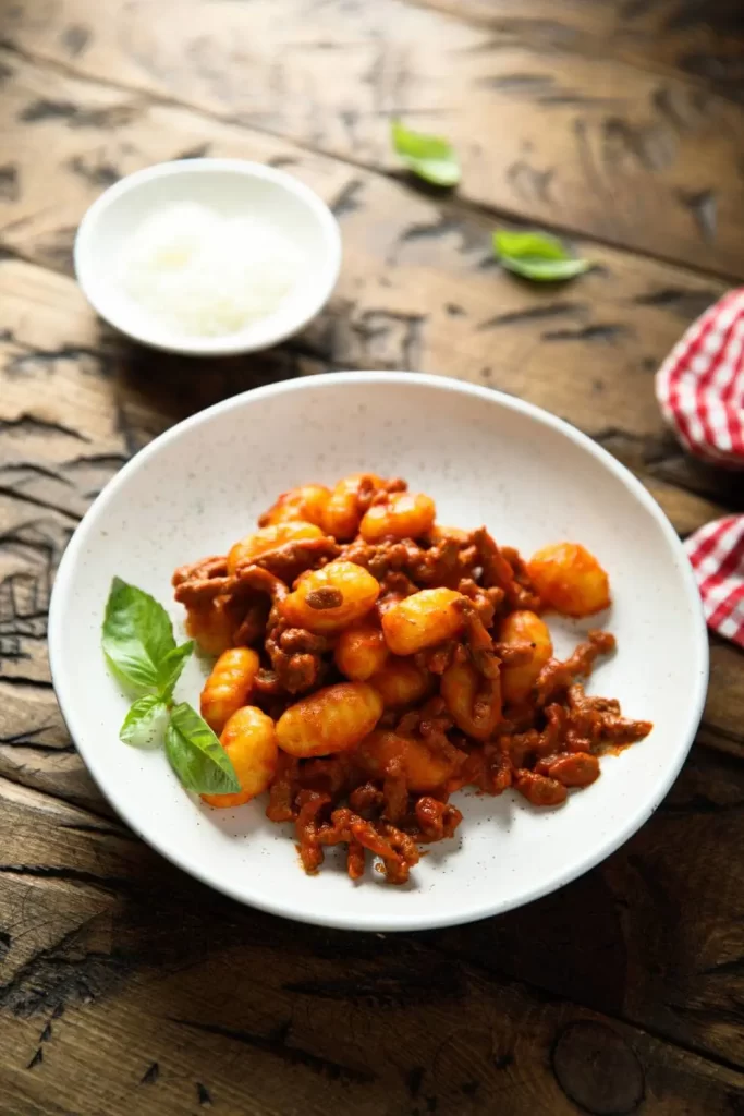 Gnocchi-Bolognese Soße – Würzige Bolognese mit saftigem Rinderhack und aromatischen Tomaten, ideal für Gnocchi