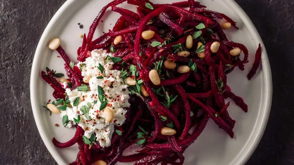 Roher Rote Bete Salat, frisch und lecker angerichtet