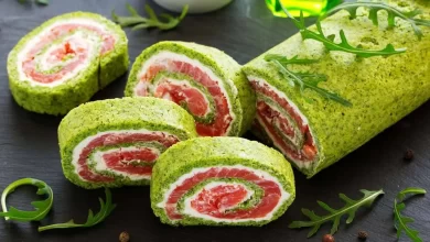 Spinat-Lachs-Rolle mit Frischkäsefüllung aufgeschnitten