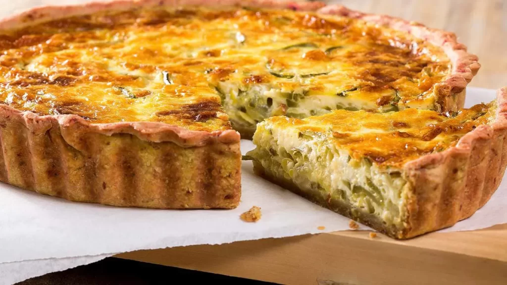  Vegetarische Quiche mit frischem Gemüse und knusprigem Boden