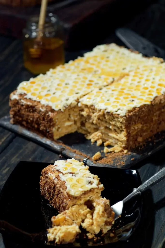 Traditioneller Honig Kuchen – Saftiger Kuchen nach altem Rezept mit Honig.